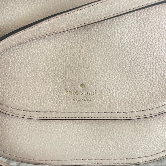 Kate Spade New York
McCall Street Adelaide Pebbled Messenger - Picture 3 of 8